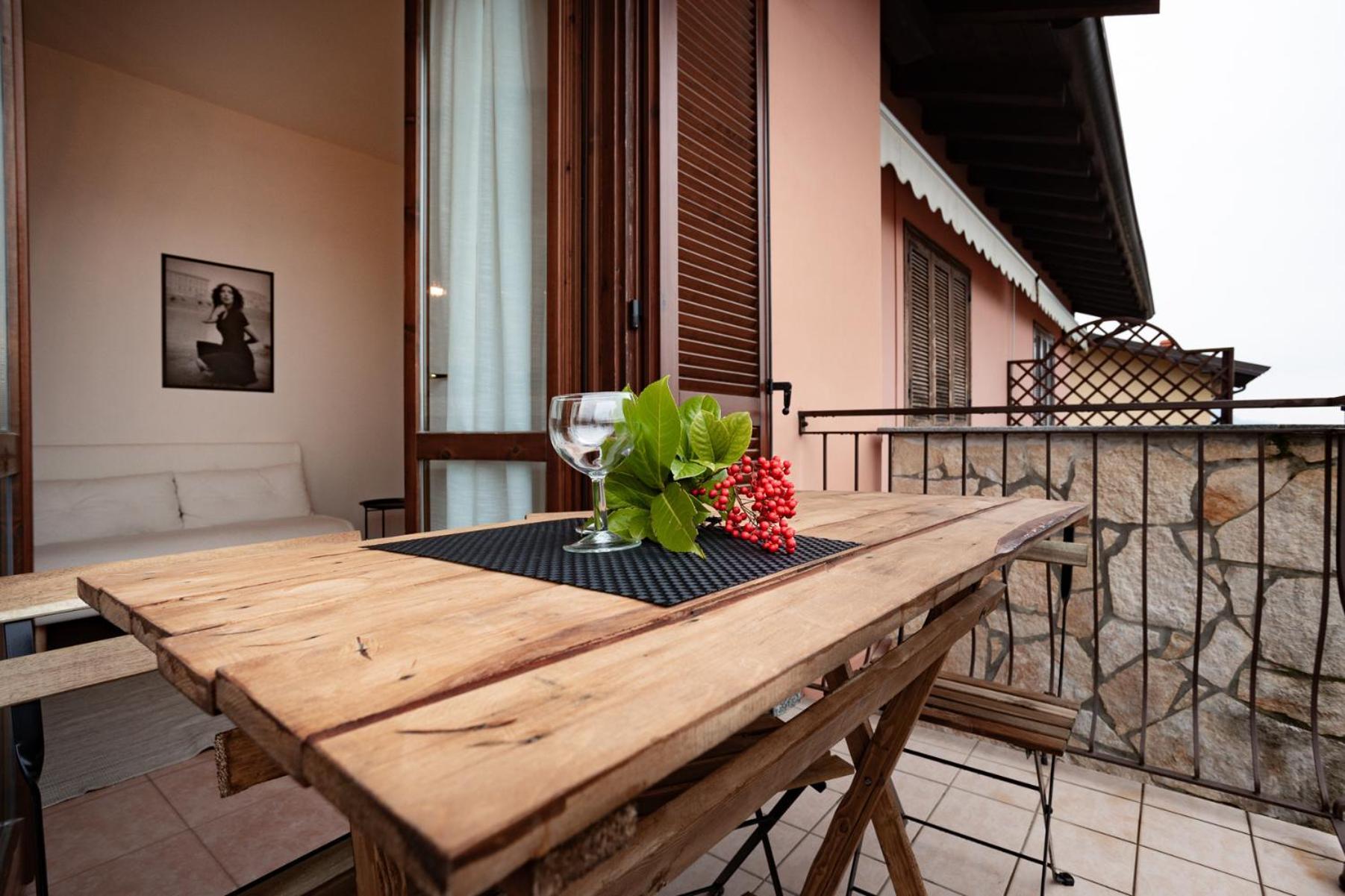 Appartamento Casa Paris Sale Marasino Esterno foto